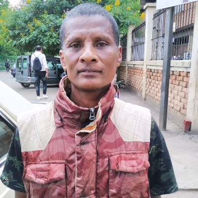 Taxi Finder Madagascar, Chauffeur RAFIDIHERINIAINA Zoé Nirina, 2802 TU