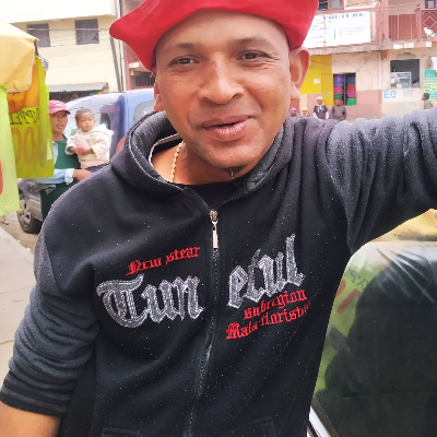 Taxi Finder Madagascar, Chauffeur RANDRIANIAINA Gérard, 2270 TP