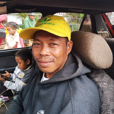 Taxi Finder Madagascar, Chauffeur SOLOFONJANAHARY Justin, 2190TV