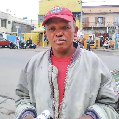 Taxi Finder Madagascar, Chauffeur RAKOTOMANANELINTSOA Judson, 8489 TV