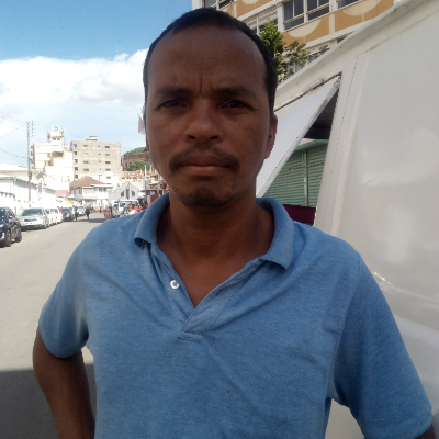 Taxi Finder Madagascar, Chauffeur RABEMANANTSOA Mamy, 5824 TP