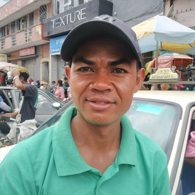 Taxi Finder Madagascar, Chauffeur ANDRIANIRINA Herimanana, 6883 TAA