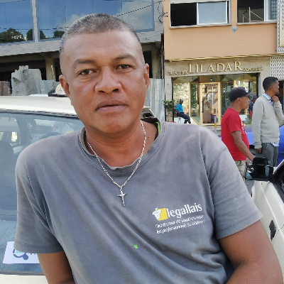 Taxi Finder Madagascar, Chauffeur RANAIVOSON Rija Tiana, 8567 TV