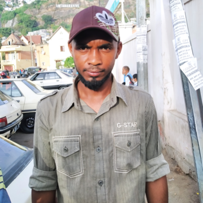 Taxi Finder Madagascar, Chauffeur NOMENJANAHARY Toky, 0085 TAE