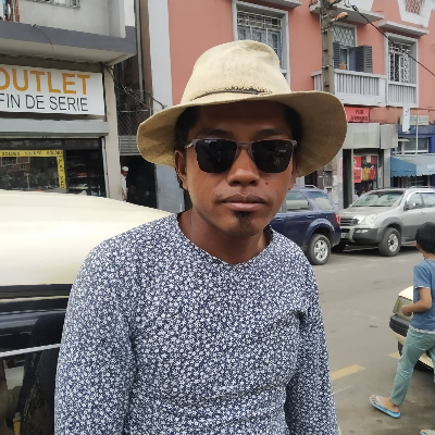 Taxi Finder Madagascar, Chauffeur RAZAFIMAHATRATRA Hajaniaina, 5068 TAR