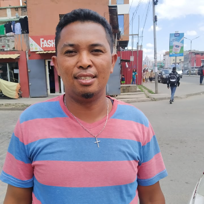 Taxi Finder Madagascar, Chauffeur RAKOTOZAFY Jean Jenny, 1753 TU