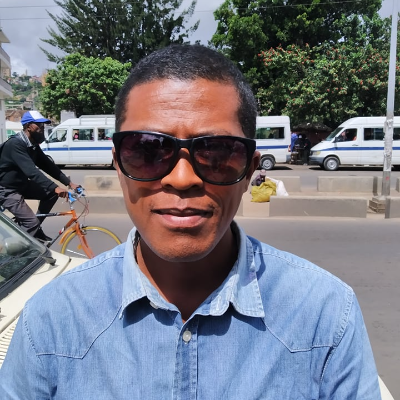 Taxi Finder Madagascar, Chauffeur ANDRIASENO Robinson, 9842 TH