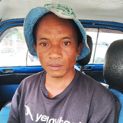 Taxi Finder Madagascar, Chauffeur RAKOTOARISOA Armand, 2521 TV