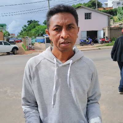 Taxi Finder Madagascar, Chauffeur RAKOTONARIVO Laurent, 0327 TBG