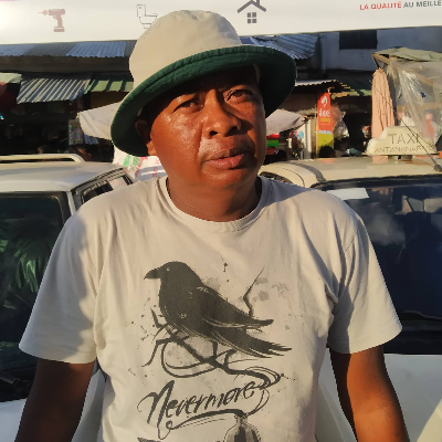 Taxi Finder Madagascar, Chauffeur RAZAFIMIARANTSOA Irivo Jhislain, 2835 TAN