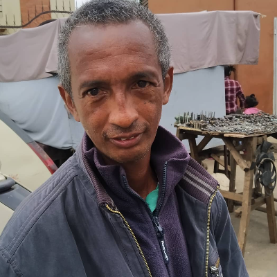 Taxi Finder Madagascar, Chauffeur RAKOTOMALALA Éric, 7520 TN