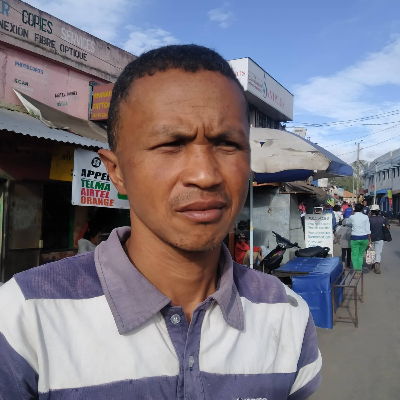 Taxi Finder Madagascar, Chauffeur RAKOTONJANAHARY Fenosoa, 2624 TBH