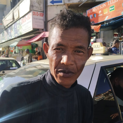 Taxi Finder Madagascar, Chauffeur Andriamanarivo Rivo, 0765 TE