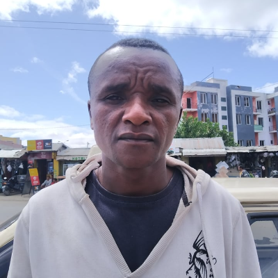 Taxi Finder Madagascar, Chauffeur RANDRIAPARANY Tiana Vonjy, 0345 TS