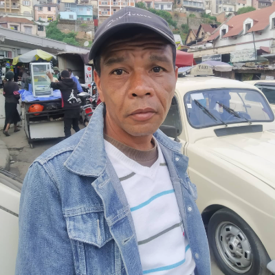 Taxi Finder Madagascar, Chauffeur RAZAFIMAHALEO Dera, 1759 TAU