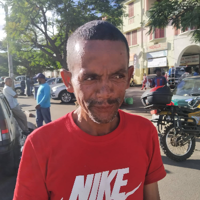 Taxi Finder Madagascar, Chauffeur RANAIVOJAONA André, 2748 TBP