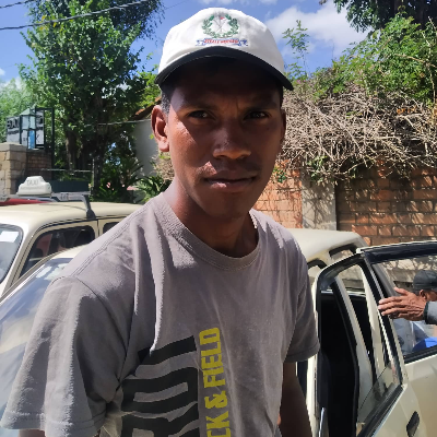 Taxi Finder Madagascar, Chauffeur AMBININTSOA Aina, 1022 TAC