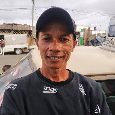 Taxi Finder Madagascar, Chauffeur ANDRIANIRINA Bienvenue Lucien Marcello, 8986 TR