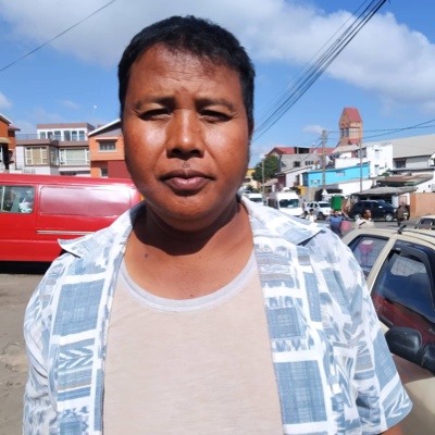Taxi Finder Madagascar, Chauffeur RAKOTONOMENJANAHARY Rolland, 2641 TAC