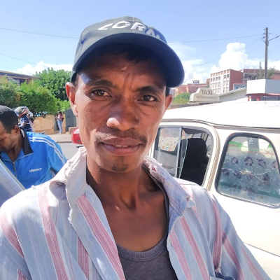 Taxi Finder Madagascar, Chauffeur MAMPIONONA Joseph, 5976 TV