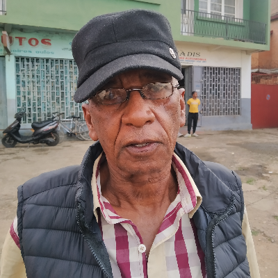 Taxi Finder Madagascar, Chauffeur RANAIVOJAONA Michel, 5890 TS