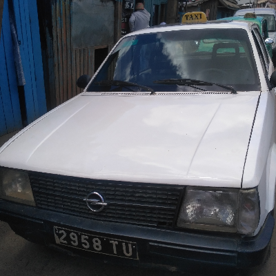 Taxi Finder Madagascar, Chauffeur Mr JOSOA, 2958 TU