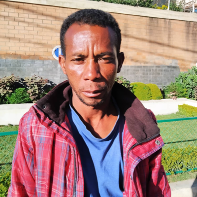 Taxi Finder Madagascar, Chauffeur ANDRIANJAKASOA Yvon, 0025 TS