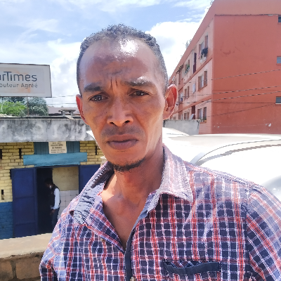 Taxi Finder Madagascar, Chauffeur RATSARAFAHATRA Dina, 2176 TV