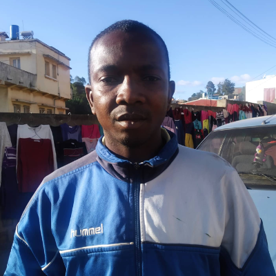 Taxi Finder Madagascar, Chauffeur RATOANDROMIARAMANANA Dina, 2221 TAA