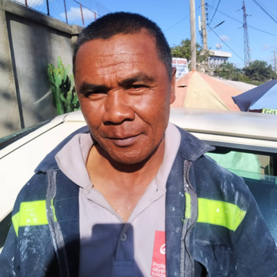 Taxi Finder Madagascar, Chauffeur RAKOTONIAINA Bruno, 5668 TAB