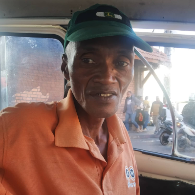 Taxi Finder Madagascar, Chauffeur Laurent Rojoniaina, 1061 TH