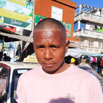 Taxi Finder Madagascar, Chauffeur RANDRIANAIVONOMENJANAHARY Mika Zeze, 1873TV