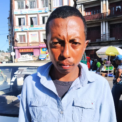 Taxi Finder Madagascar, Chauffeur RAMAROSON Njivatiana, 8194 TAG